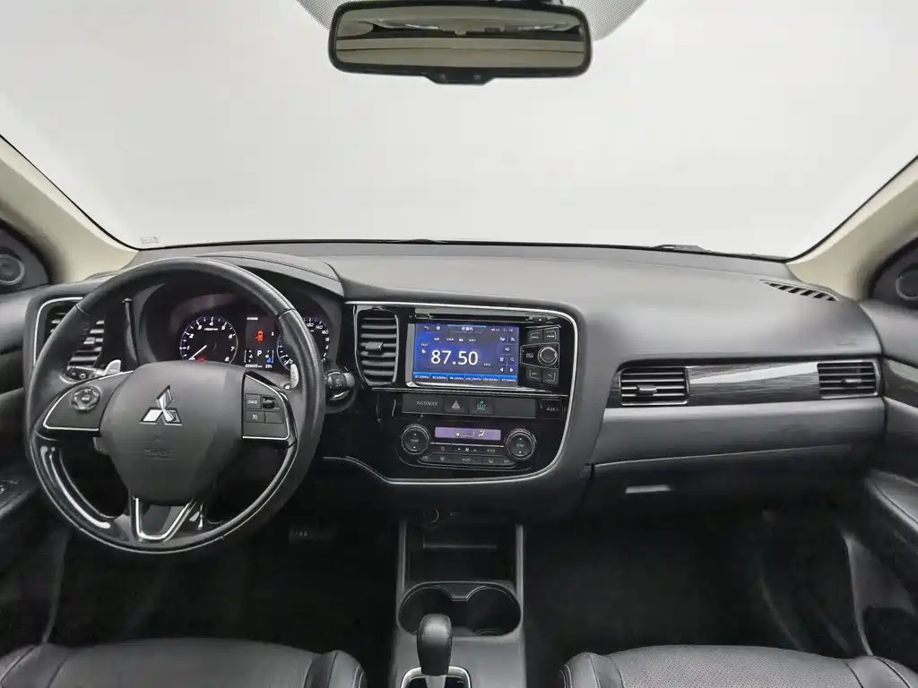 Mitsubishi Outlander (Import) — миниатюра 5
