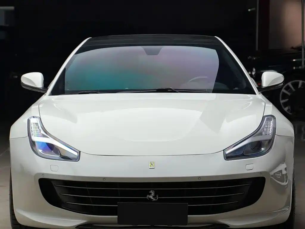 FERRARI GTC4LUSSO
