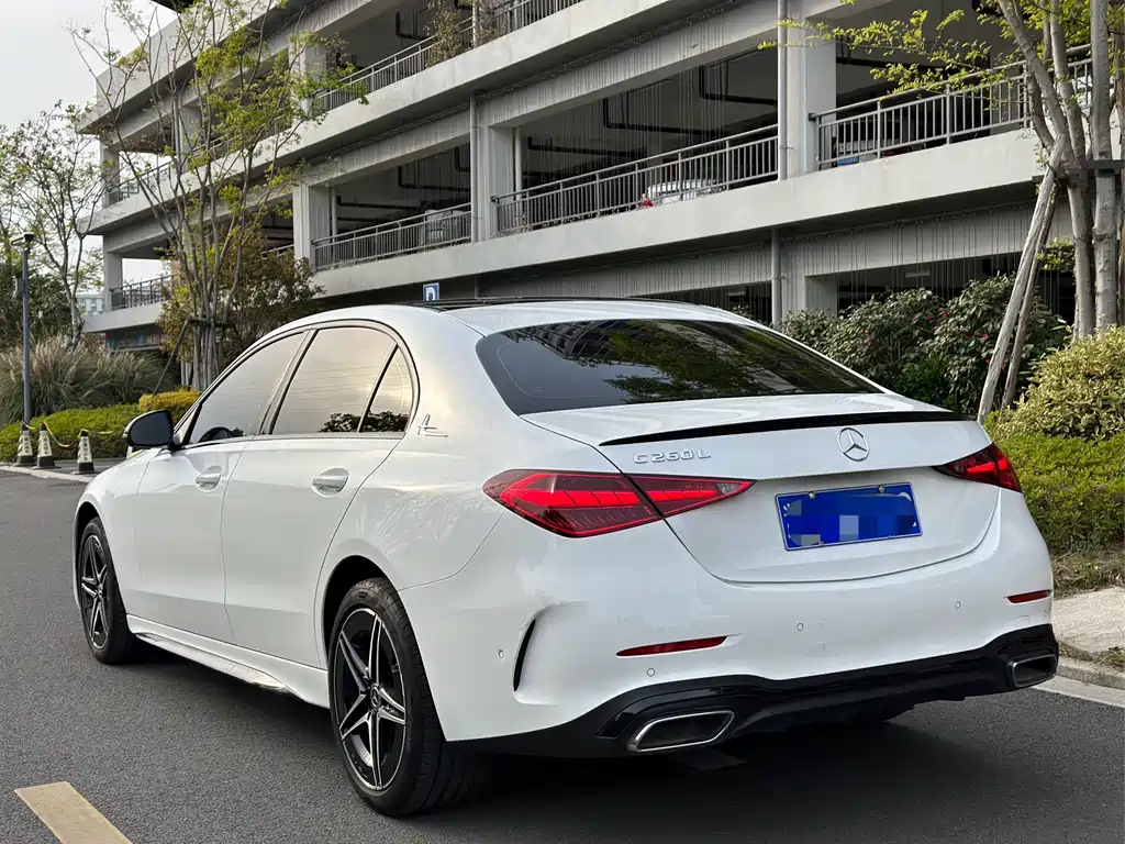 Mercedes-Benz C-Class — миниатюра 13