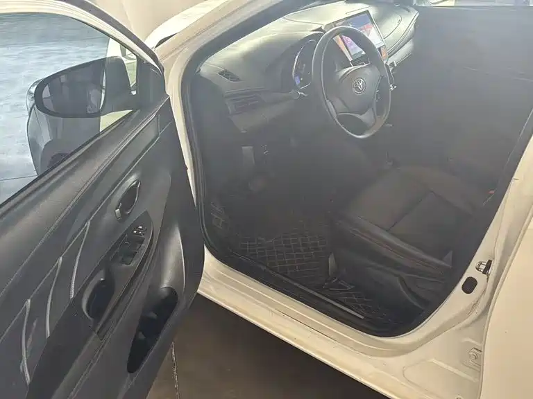 Toyota Yaris L — миниатюра 18