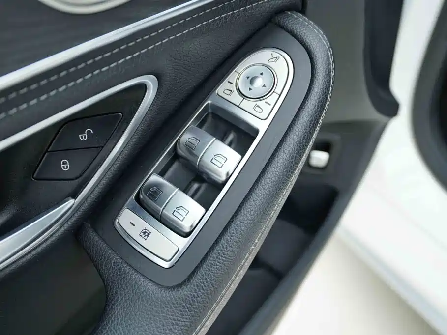 Mercedes-Benz C-Class — миниатюра 9