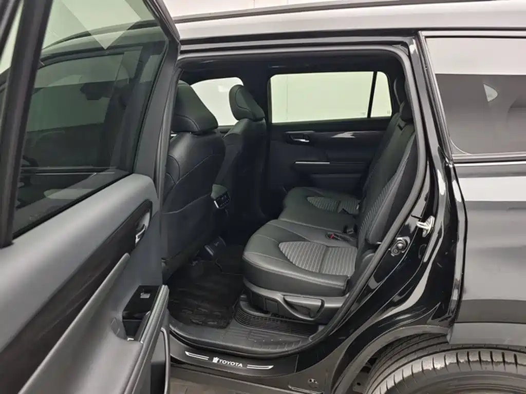 Toyota Crown Kluger — миниатюра 10