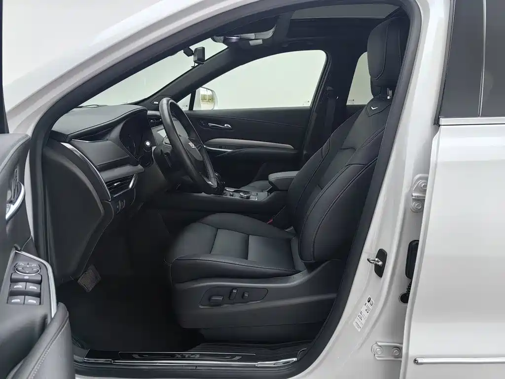Cadillac XT4 — миниатюра 10