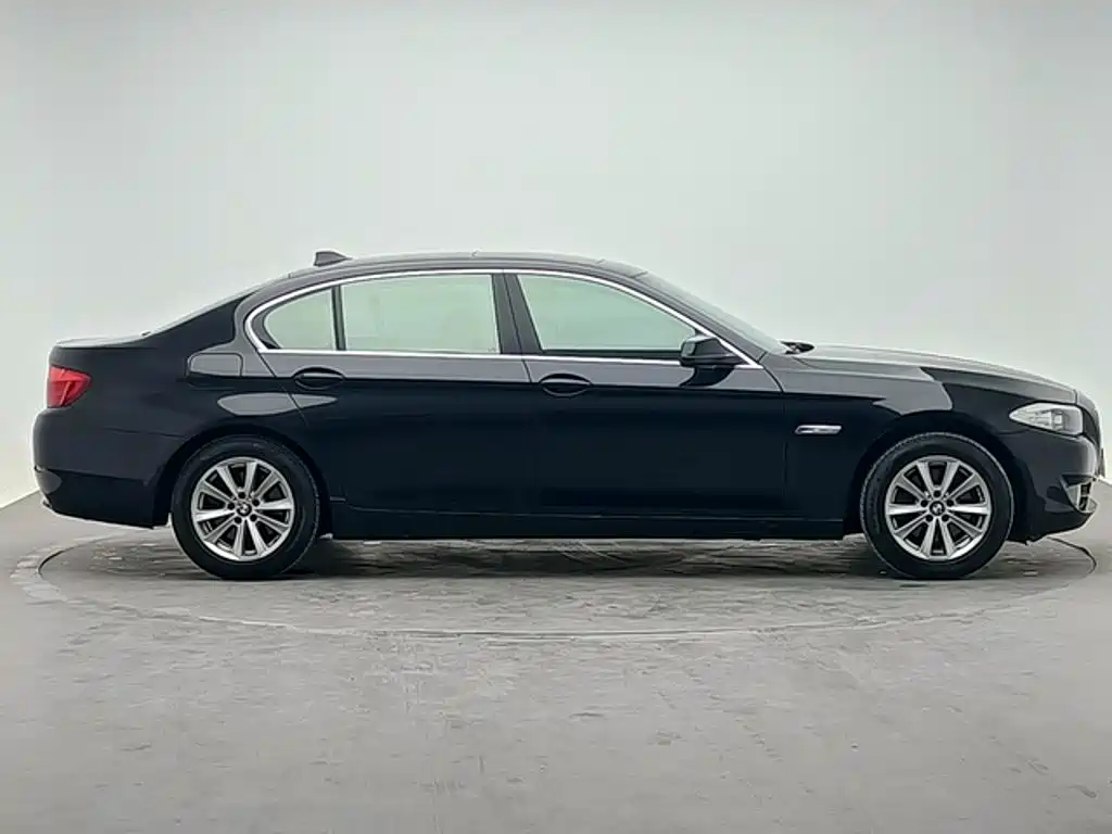 BMW 5 Series — миниатюра 3