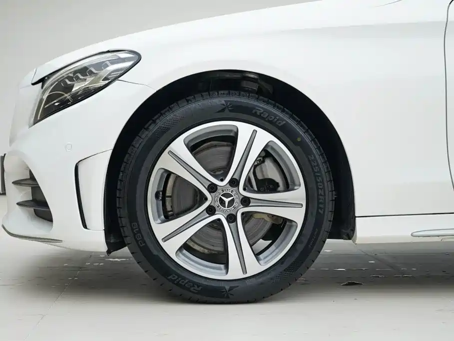 Mercedes-Benz C-Class — миниатюра 13
