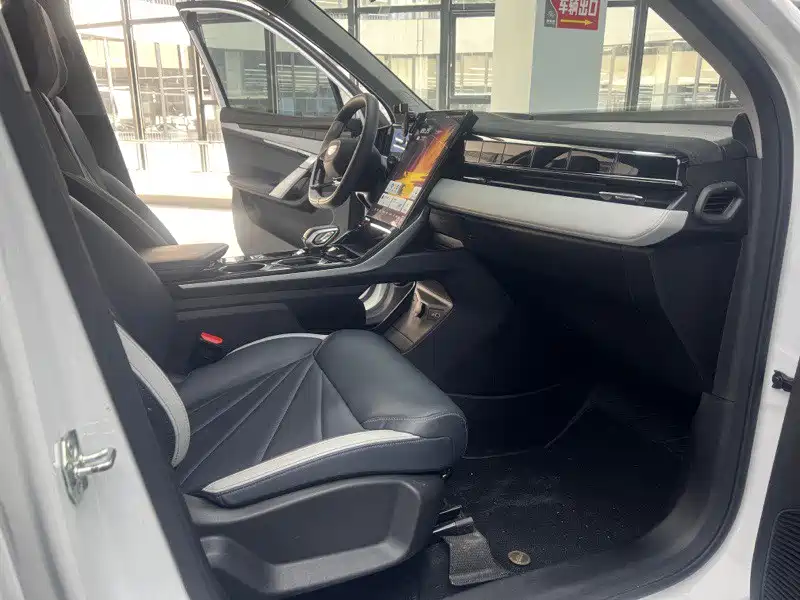 Geely Boyue L — миниатюра 5