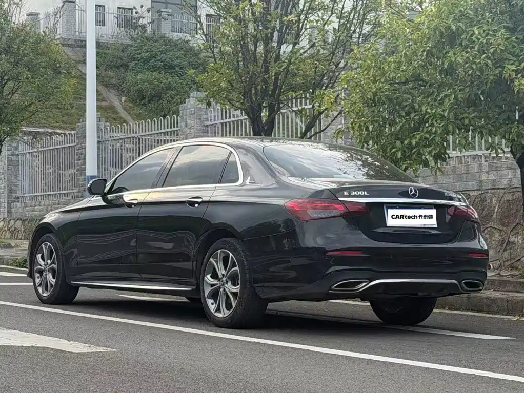 Mercedes-Benz E-Class — миниатюра 2