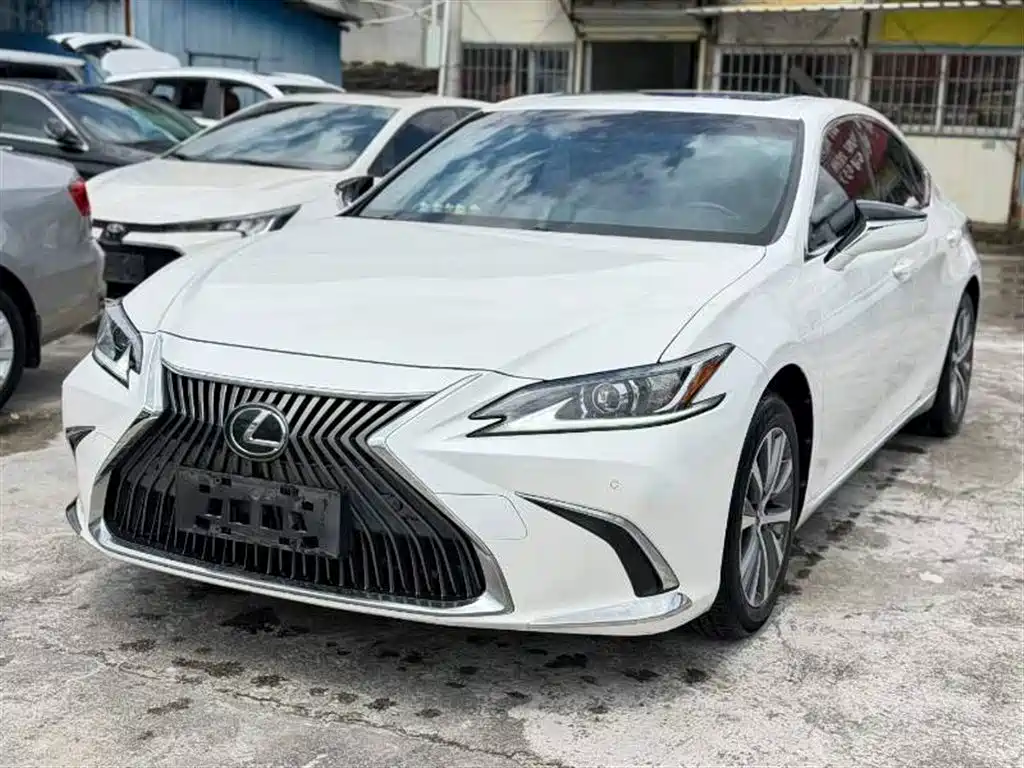 Купить Lexus ES