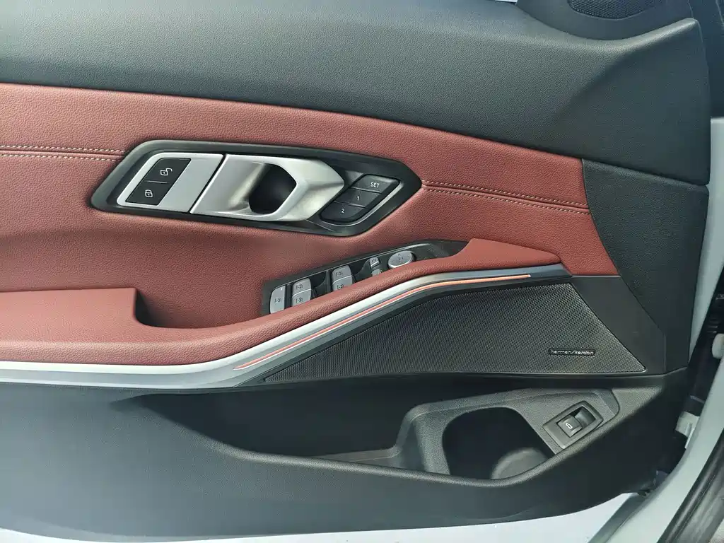 BMW 3 Series — миниатюра 10