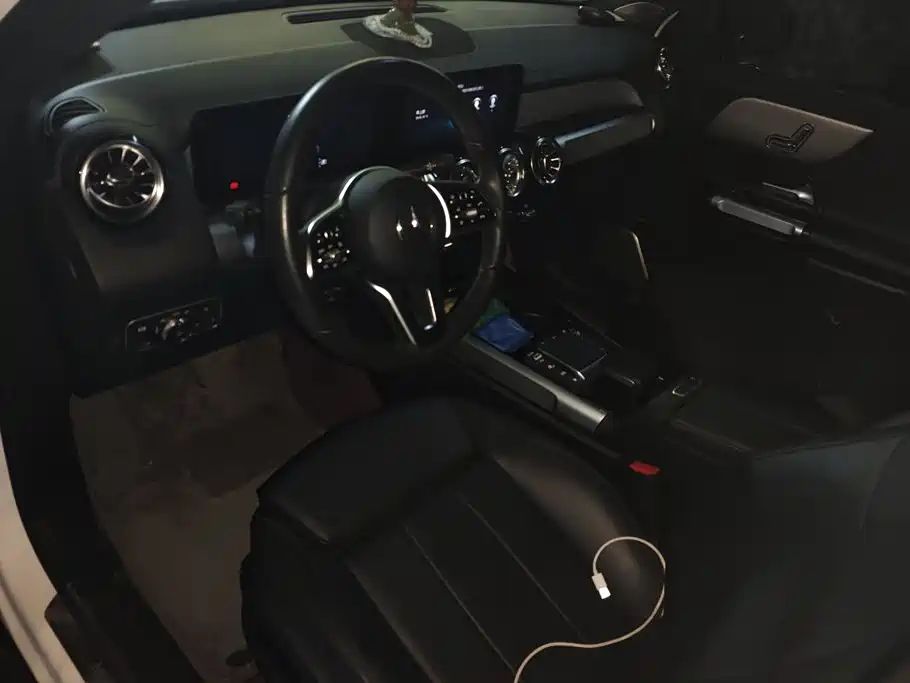 Mercedes-Benz GLB — миниатюра 12