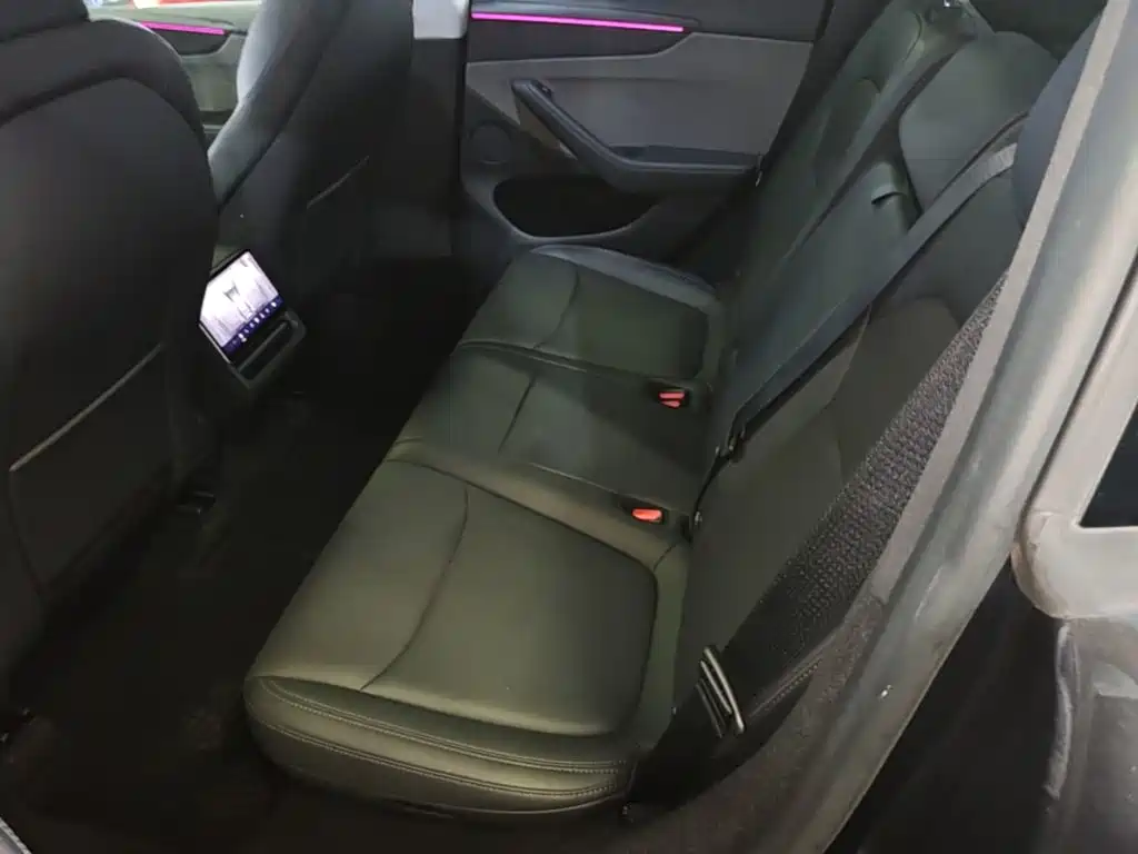 Tesla Model Y — миниатюра 17