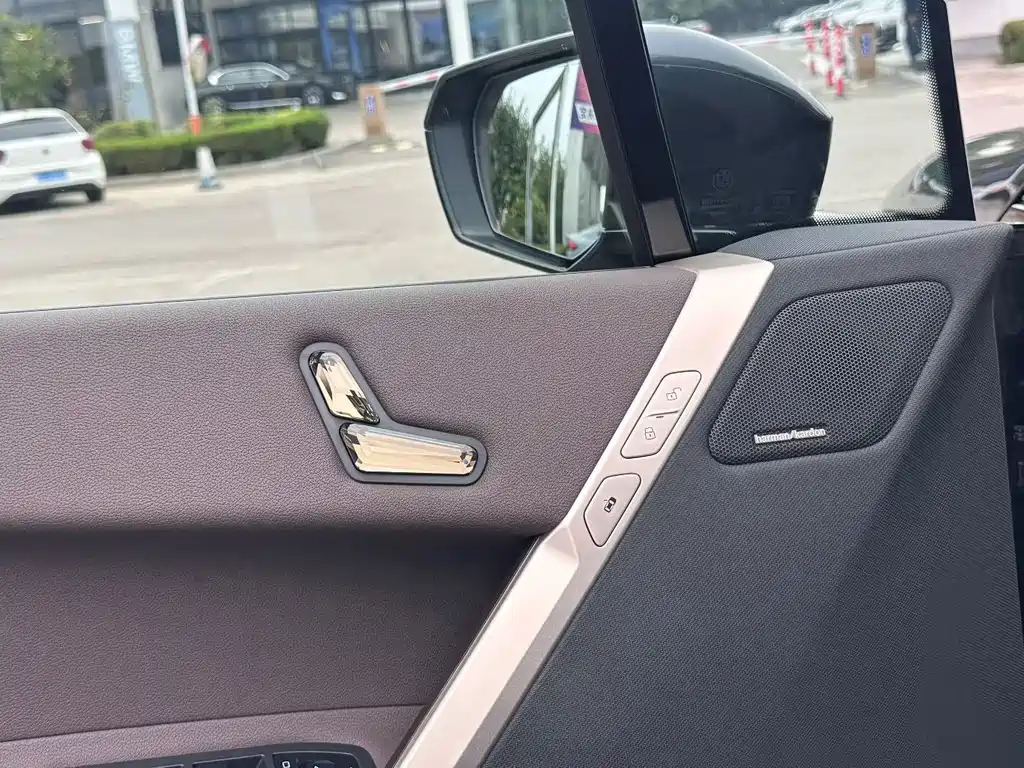 BMW iX — миниатюра 8