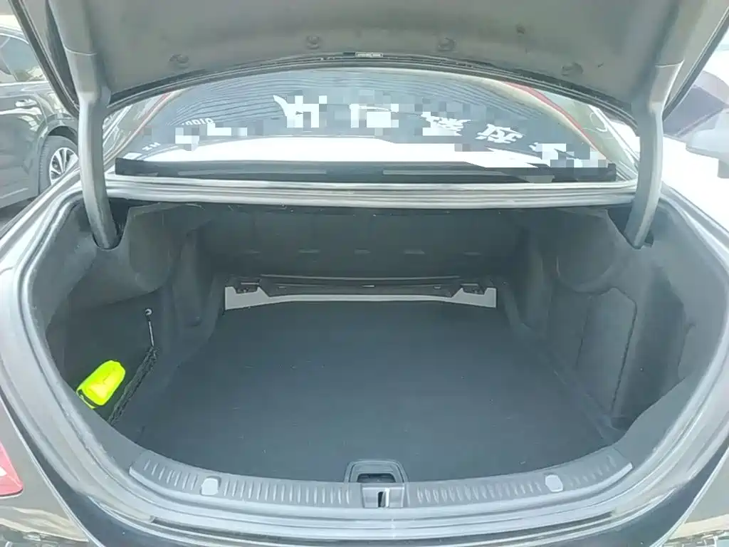 Mercedes-Benz E-Class — миниатюра 19