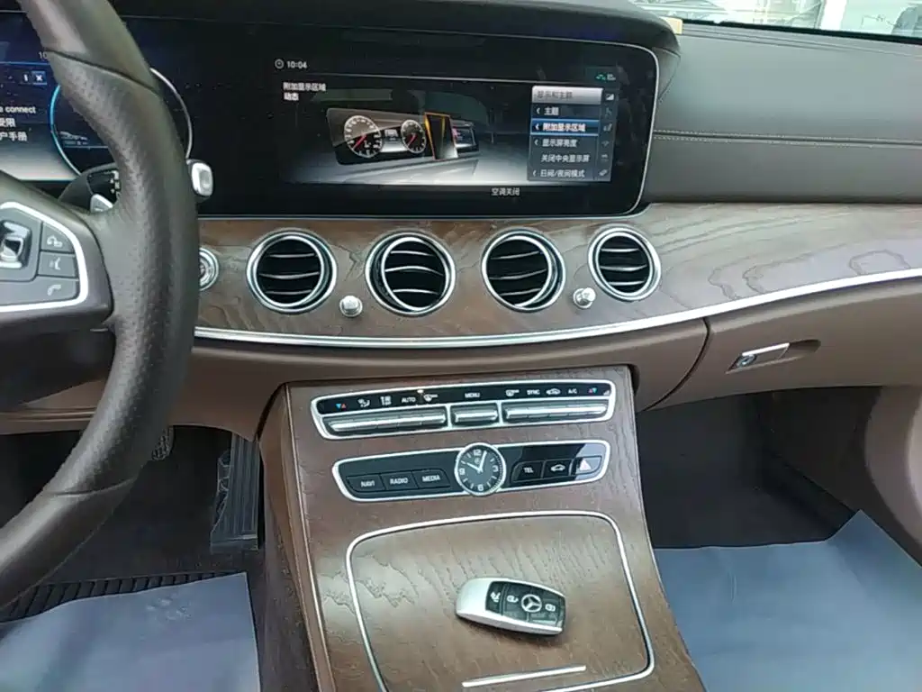 Mercedes-Benz E-Class — миниатюра 13