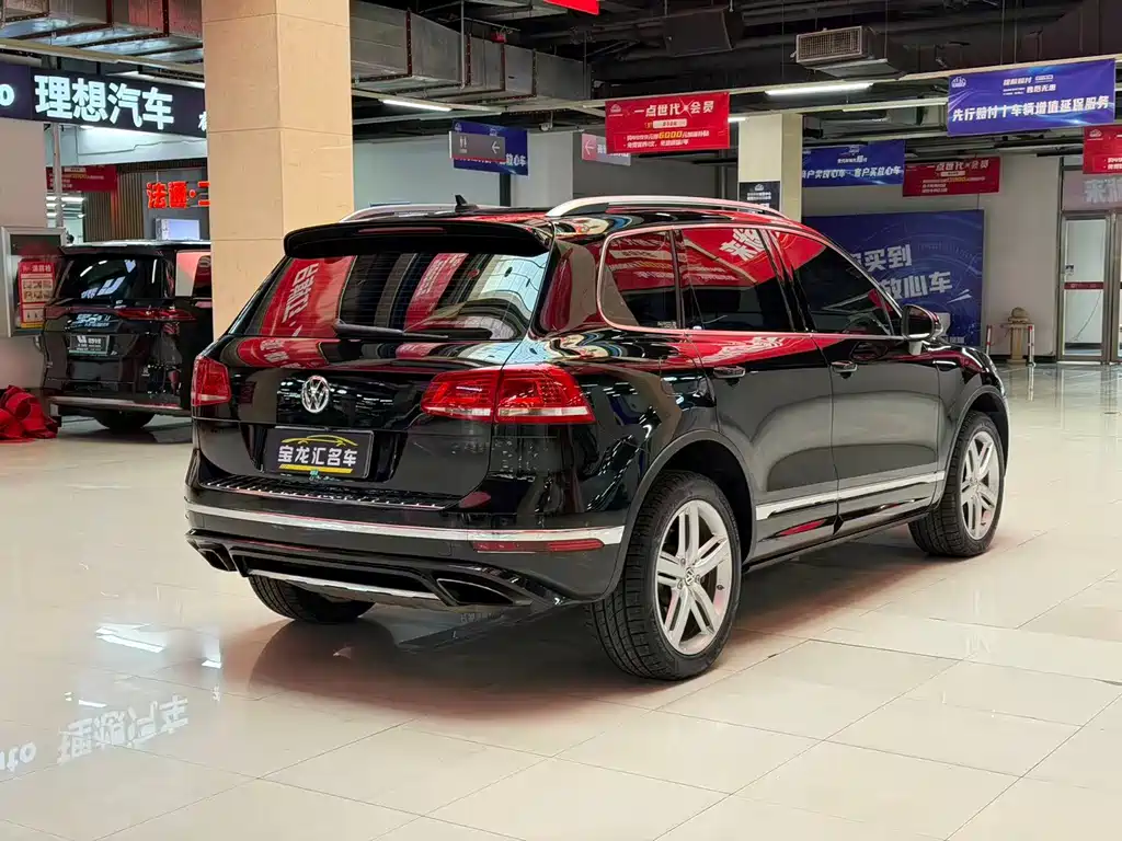 VOLKSWAGEN TOUAREG