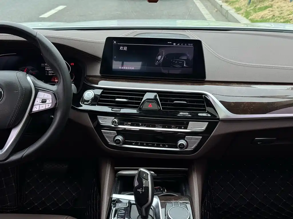 BMW 5 Series — миниатюра 6
