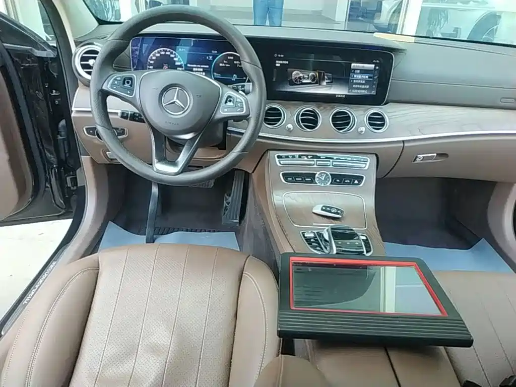 Mercedes-Benz E-Class — миниатюра 10