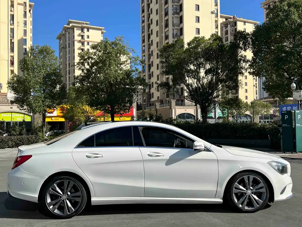 MERCEDES-BENZ CLA