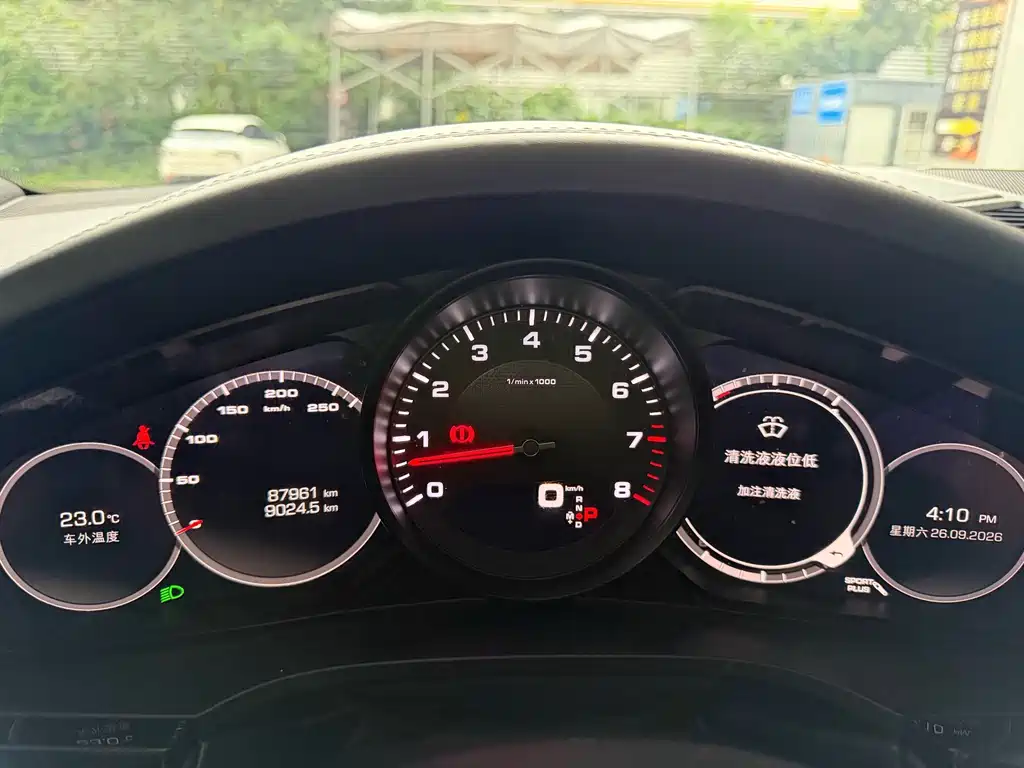Porsche Cayenne — миниатюра 12