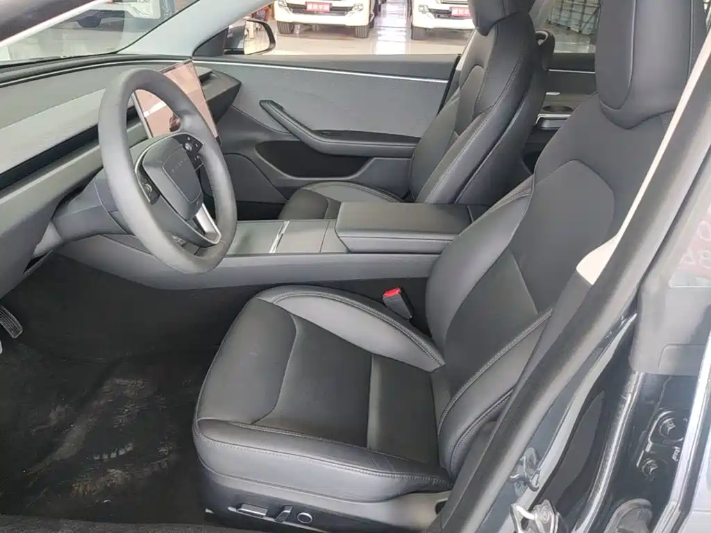 Tesla Model 3 — миниатюра 15