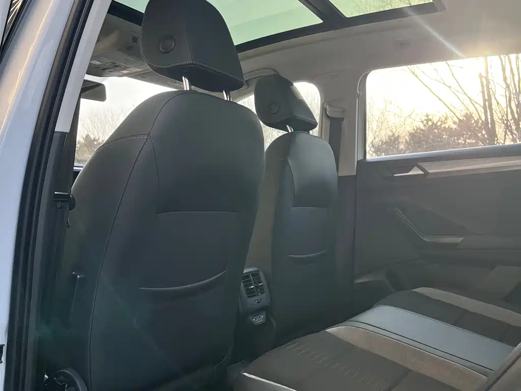 VOLKSWAGEN T ROC EXPLORING SONGS