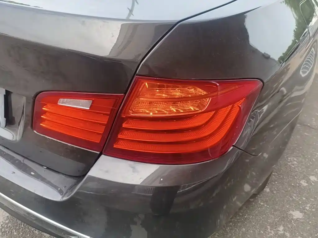 BMW 5 Series — миниатюра 8
