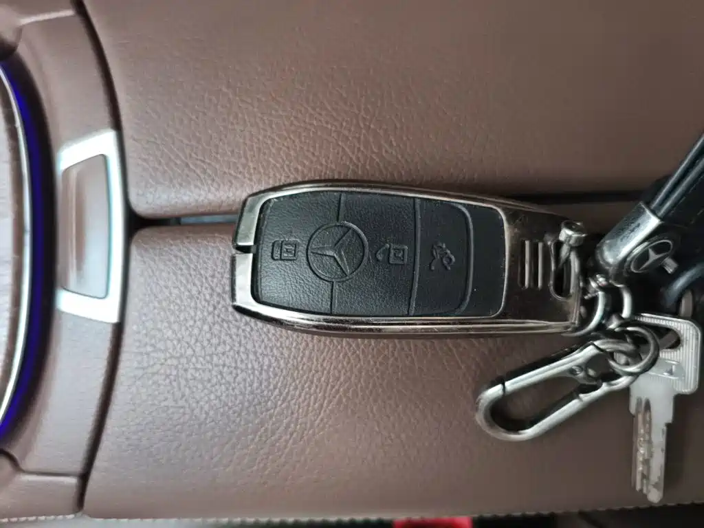 Mercedes-Benz E-Class — миниатюра 12