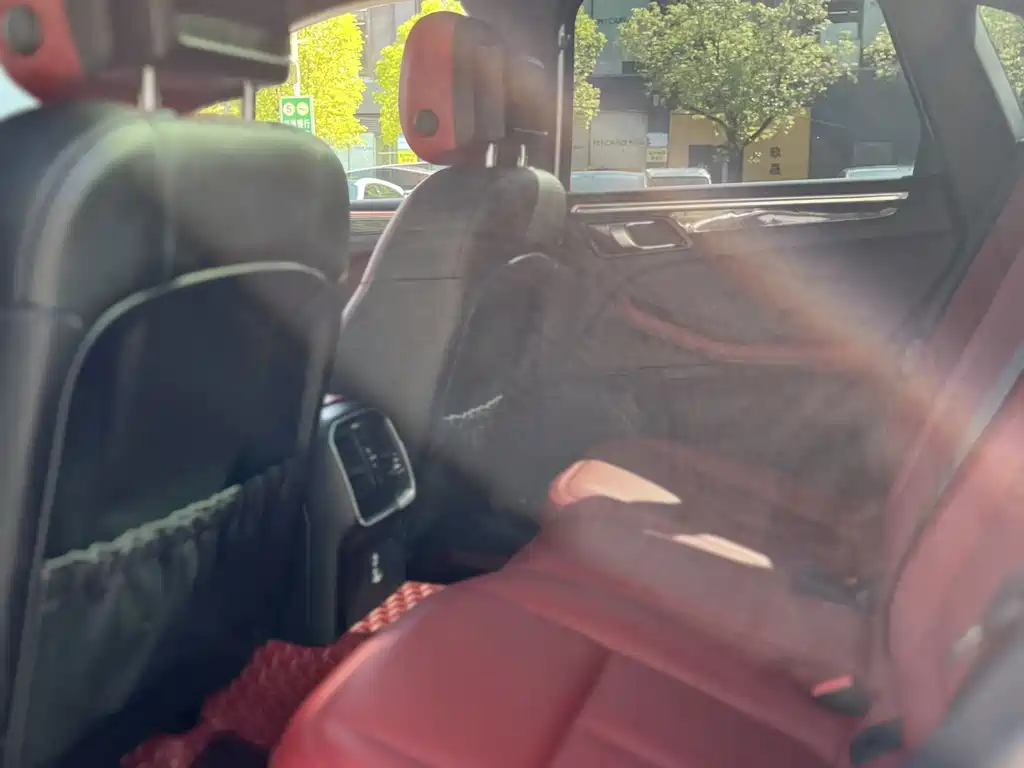 Porsche Macan — миниатюра 7