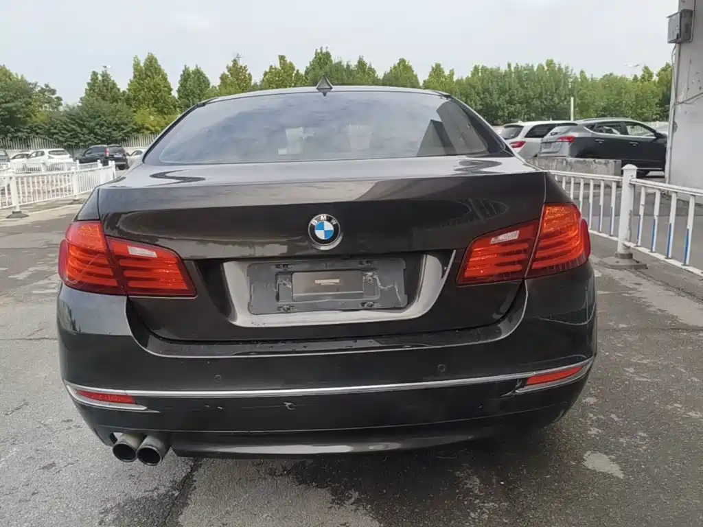 BMW 5 Series — миниатюра 6