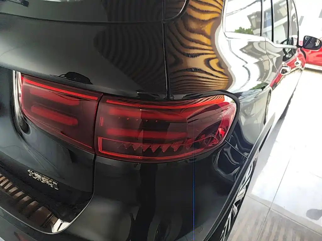 Mercedes-Benz GLB — миниатюра 8