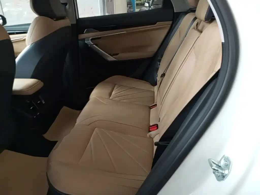 Geely Boyue L — миниатюра 17