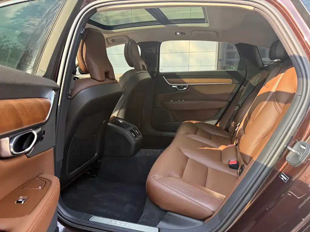 Volvo S90 — миниатюра 10