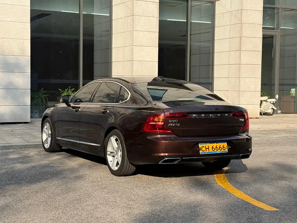 Volvo S90 — миниатюра 18