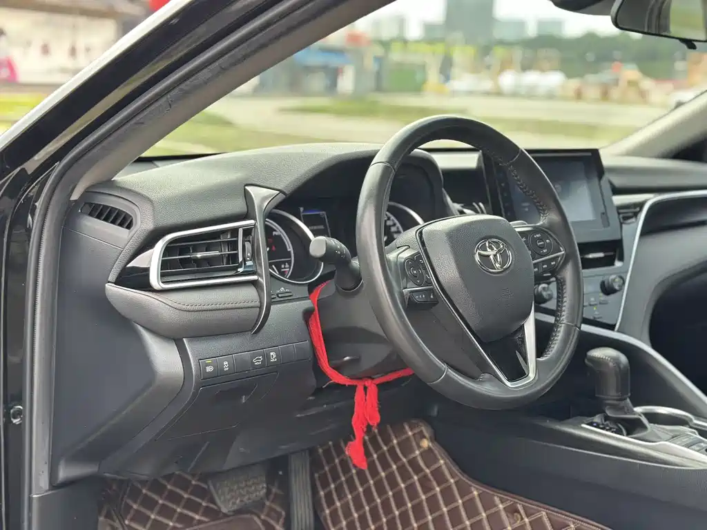 Toyota Camry — миниатюра 12