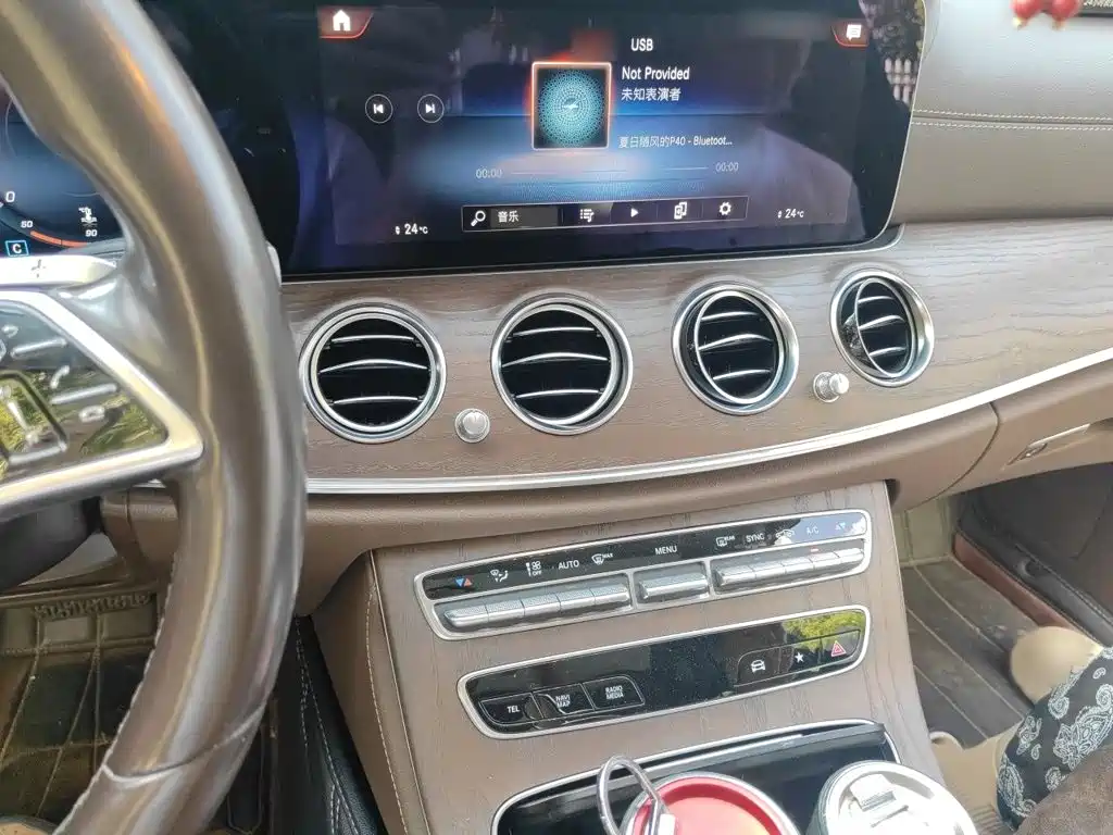 Mercedes-Benz E-Class — миниатюра 6