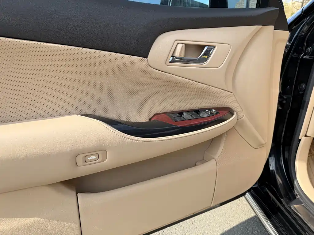 Toyota Crown — миниатюра 12