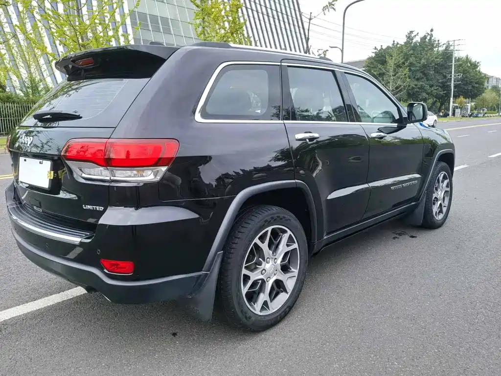 Jeep Grand Cherokee (Import) — миниатюра 5