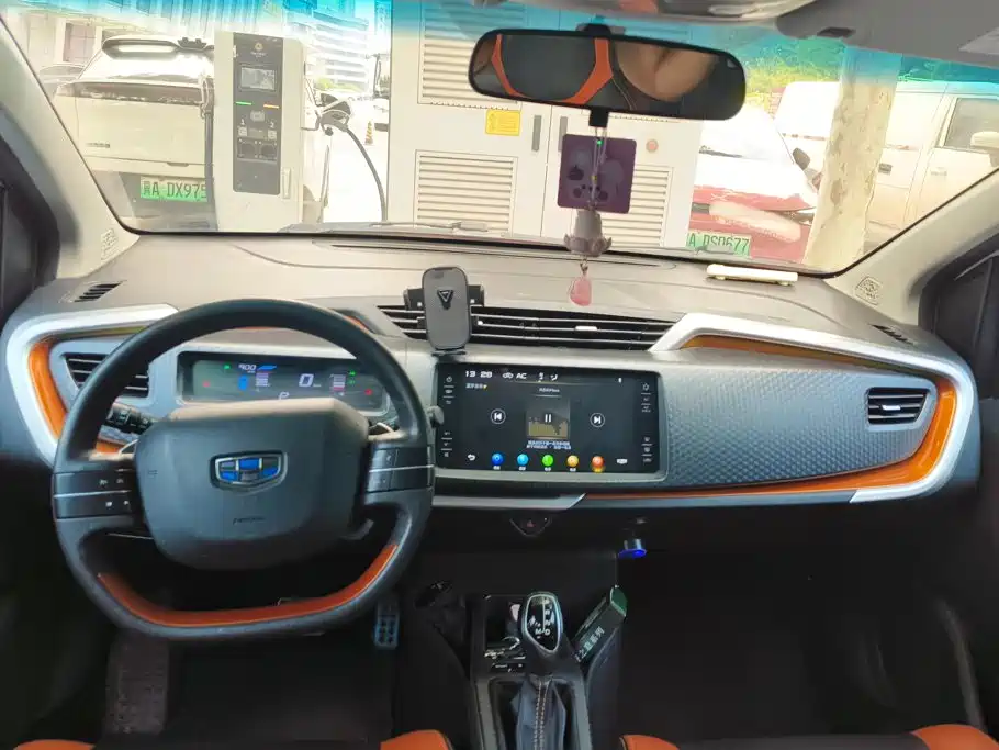 Geely Vision X1 — миниатюра 12