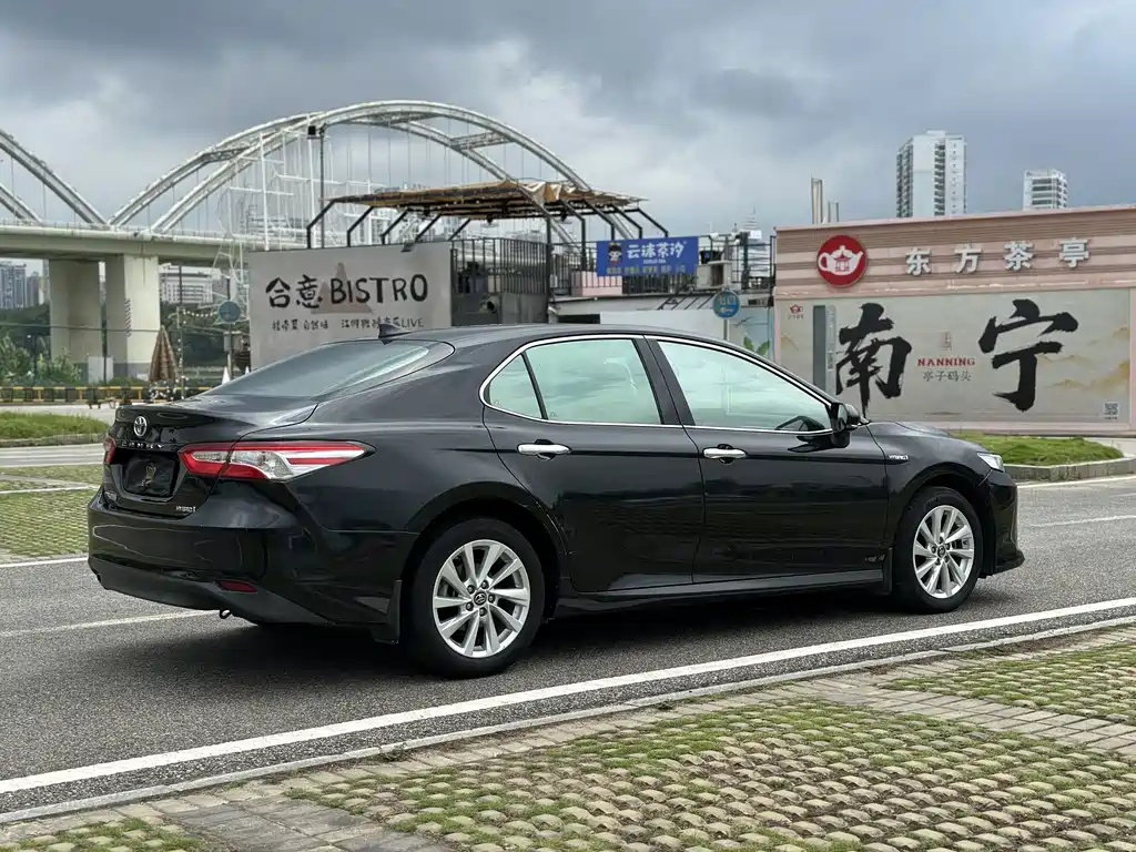 Toyota Camry — миниатюра 3