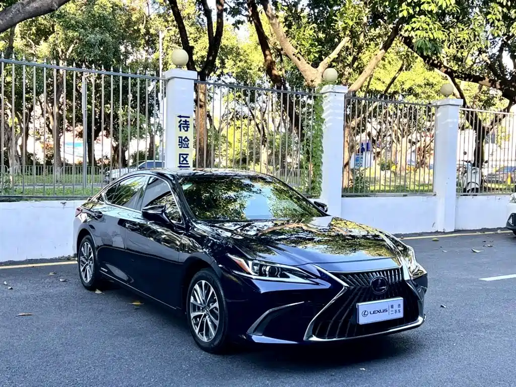LEXUS  ES
