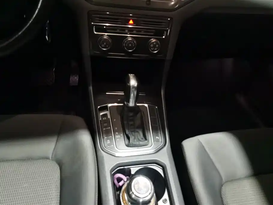 VOLKSWAGEN GOLF*JIAYU