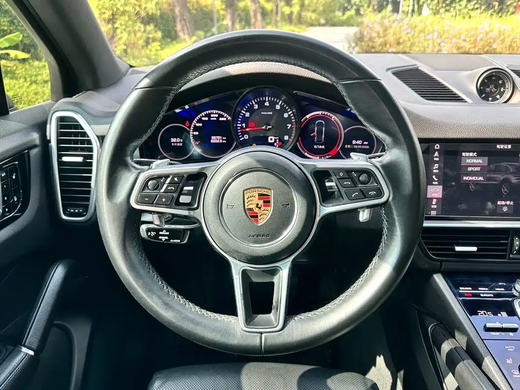 Porsche Cayenne — миниатюра 8