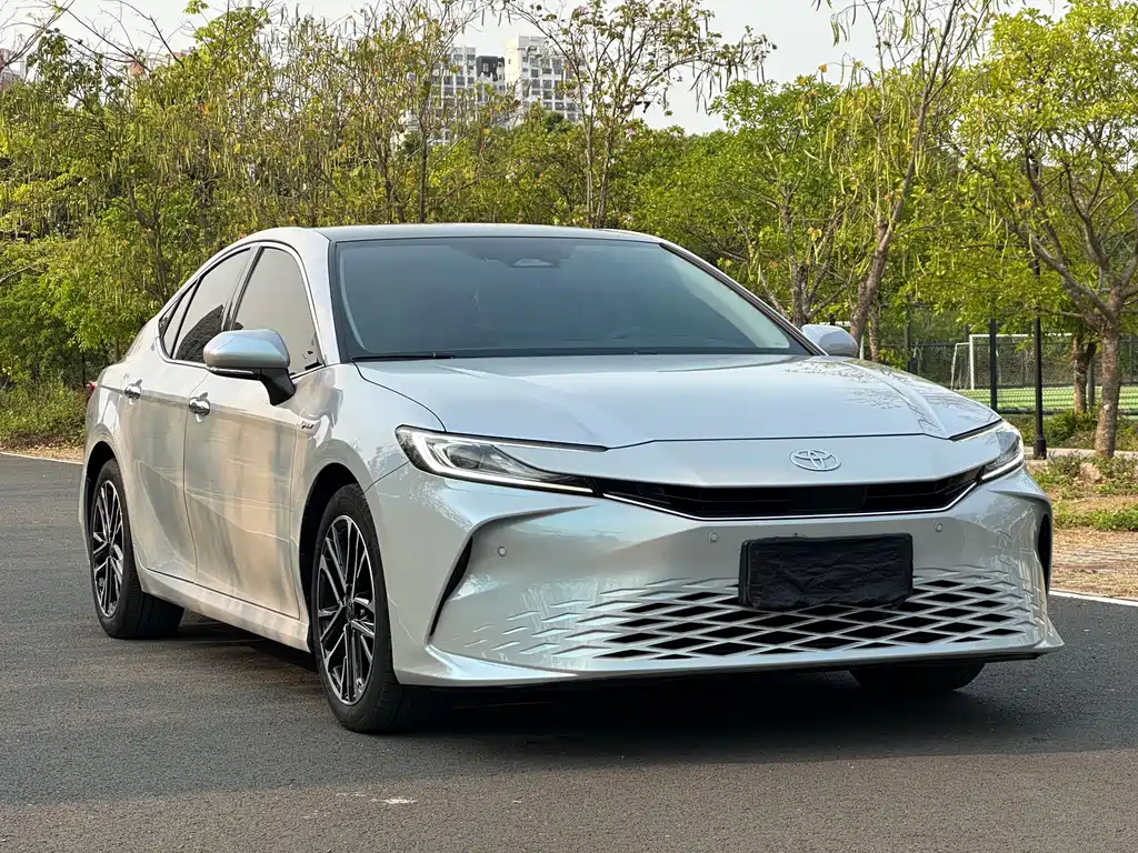 Toyota Camry — миниатюра 3