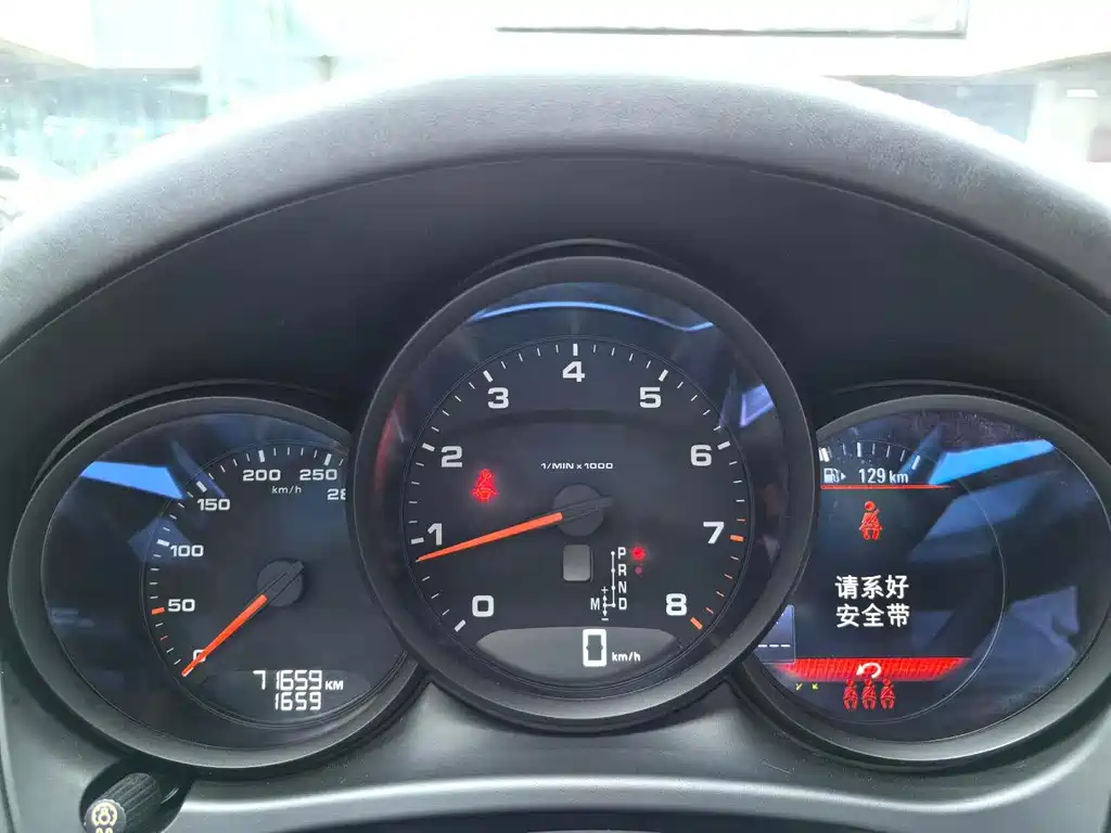 Porsche Macan — миниатюра 9