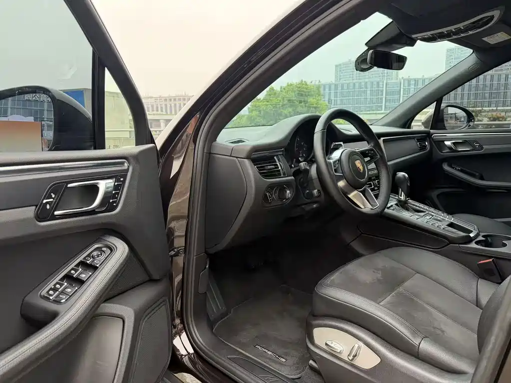 Porsche Macan — миниатюра 5