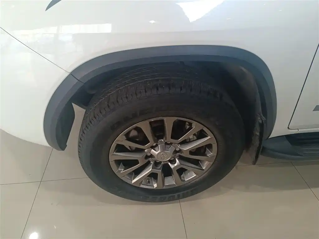 Toyota Fortuner — миниатюра 23