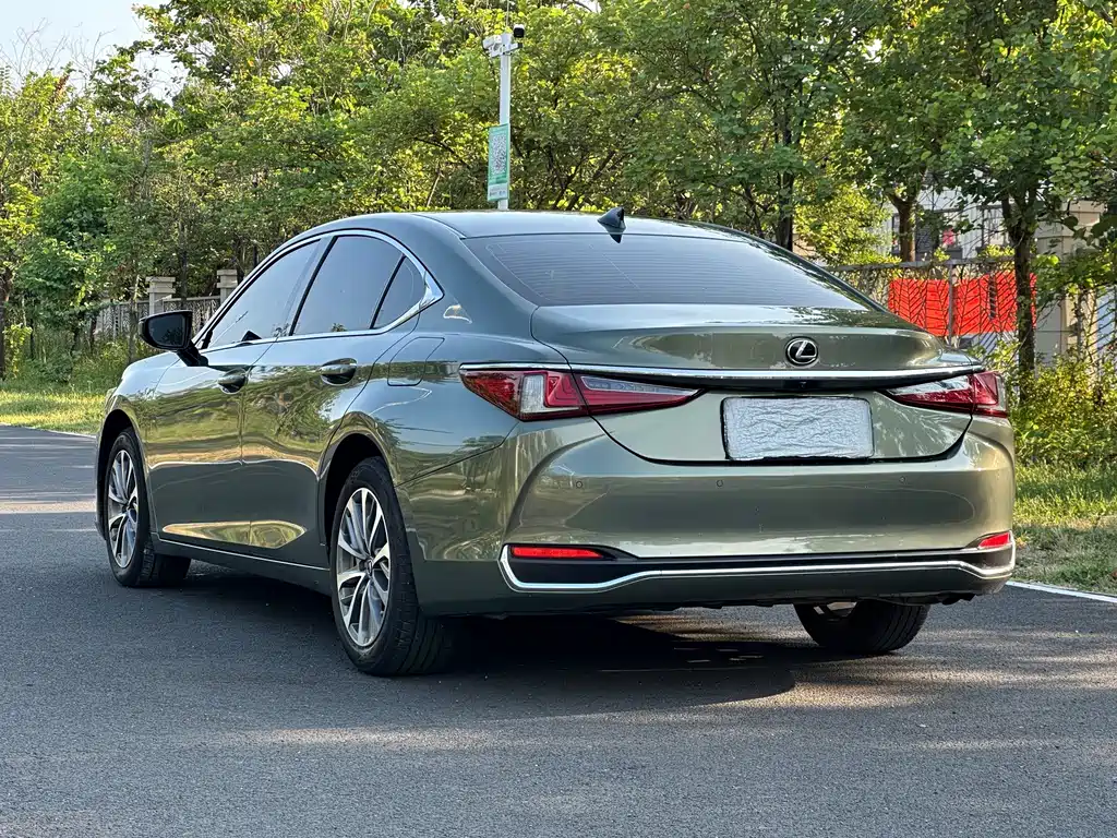 Lexus ES — миниатюра 4
