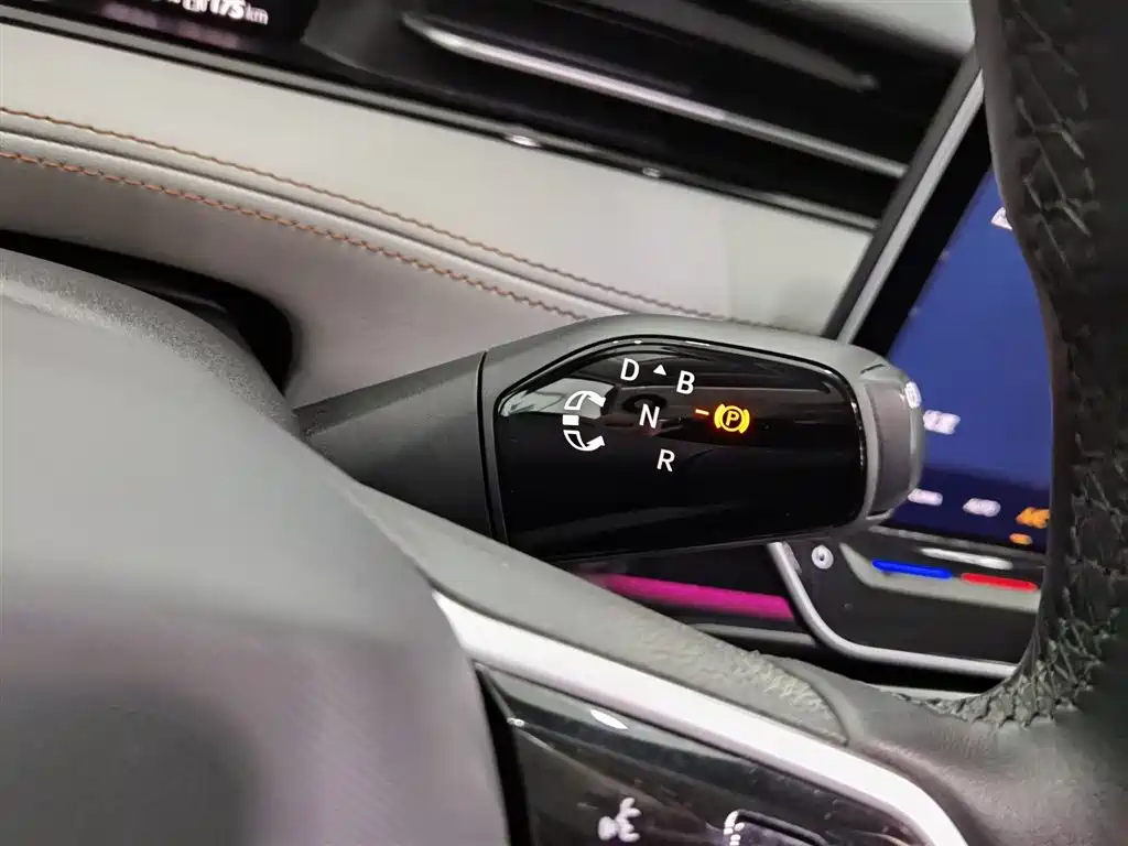 VOLKSWAGEN ID.7 VIZZION