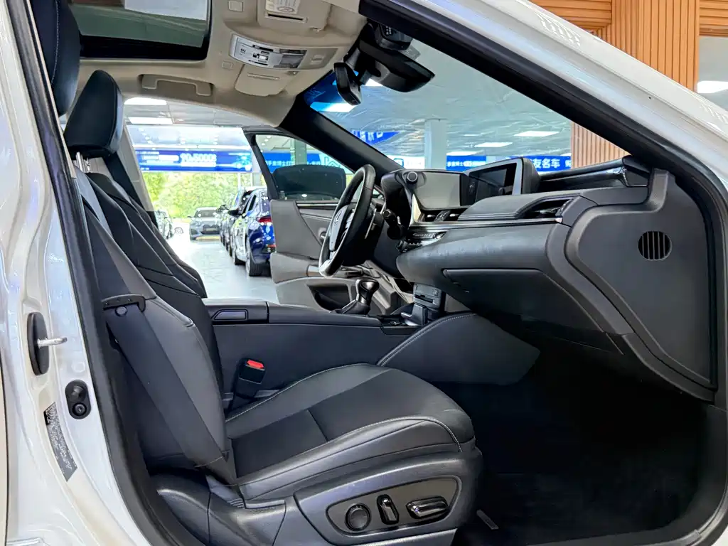 Lexus ES — миниатюра 10