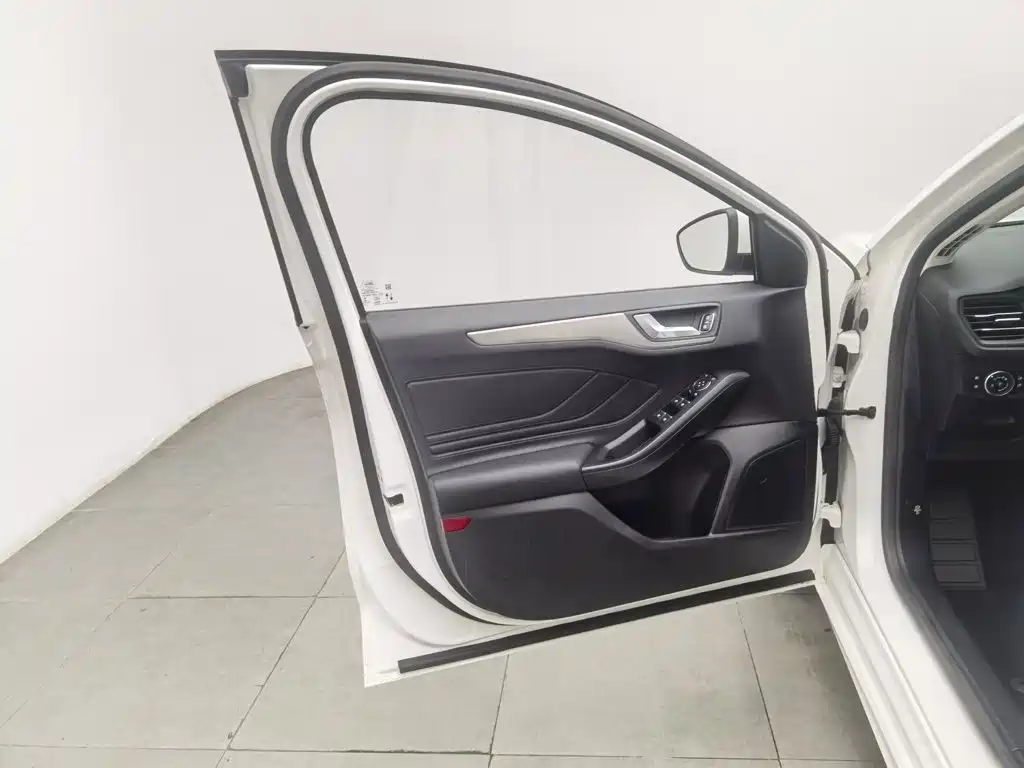 Ford Focus — миниатюра 8